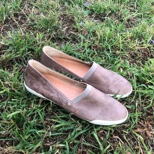 Frye “Melanie” Slip on Sandals!
